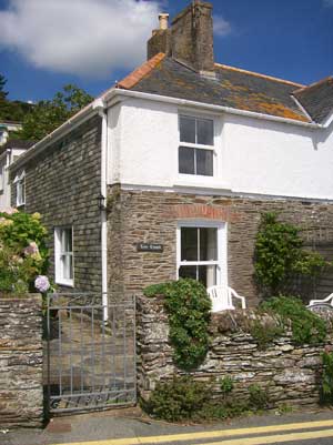 the front of tom thumb cottage. Click to enlarge.